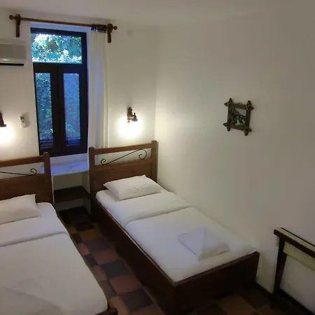 Happy Caretta ゲストハウス 3*