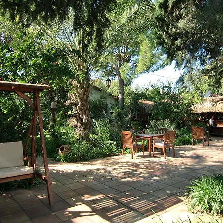 Happy Caretta Pensiune 3*